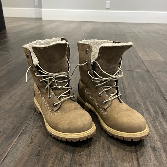 Womens Timberlands - Picture 4 of 5